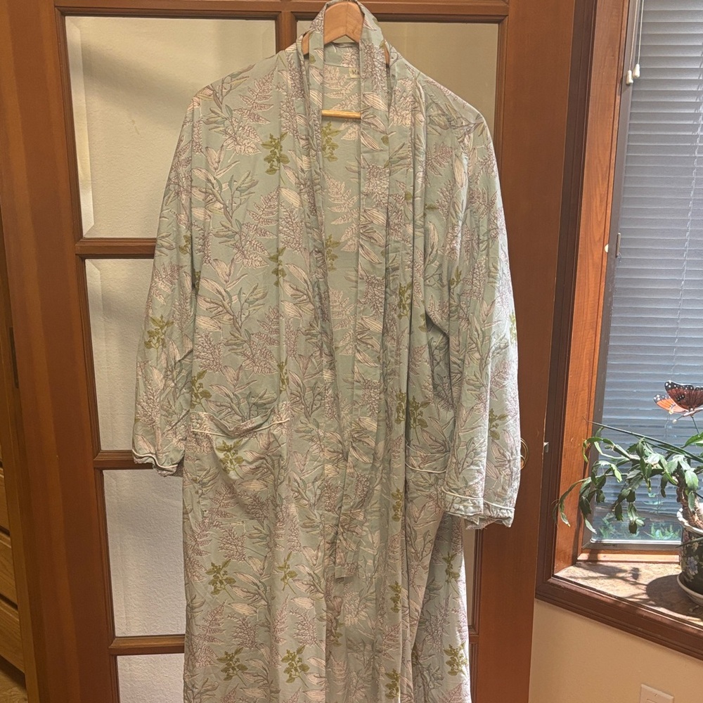 Beautiful Spring Foliage Light Blue Kimono XL